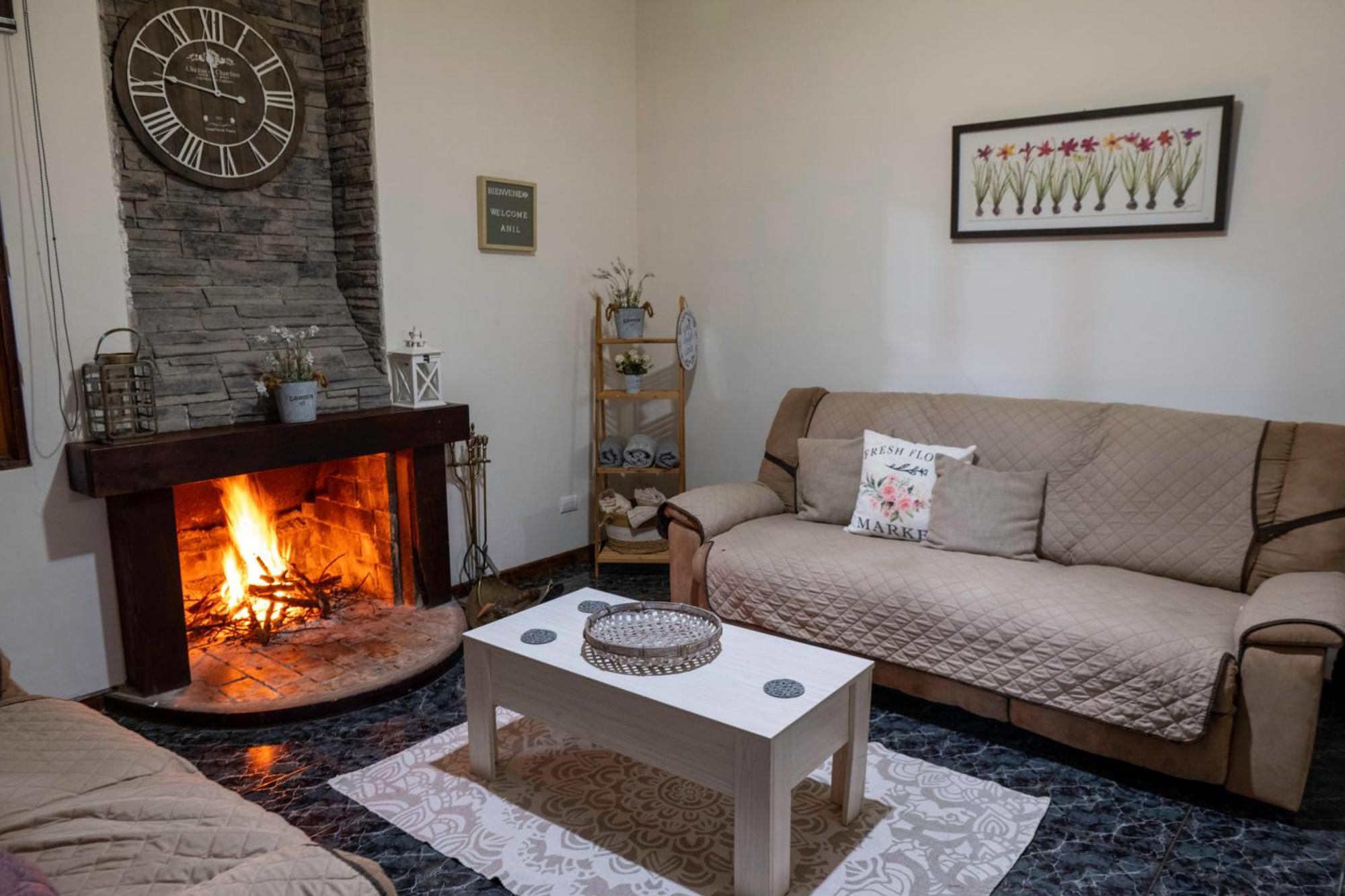 Country House, Cozy Fireplace And An Amazing View カルタゴ エクステリア 写真